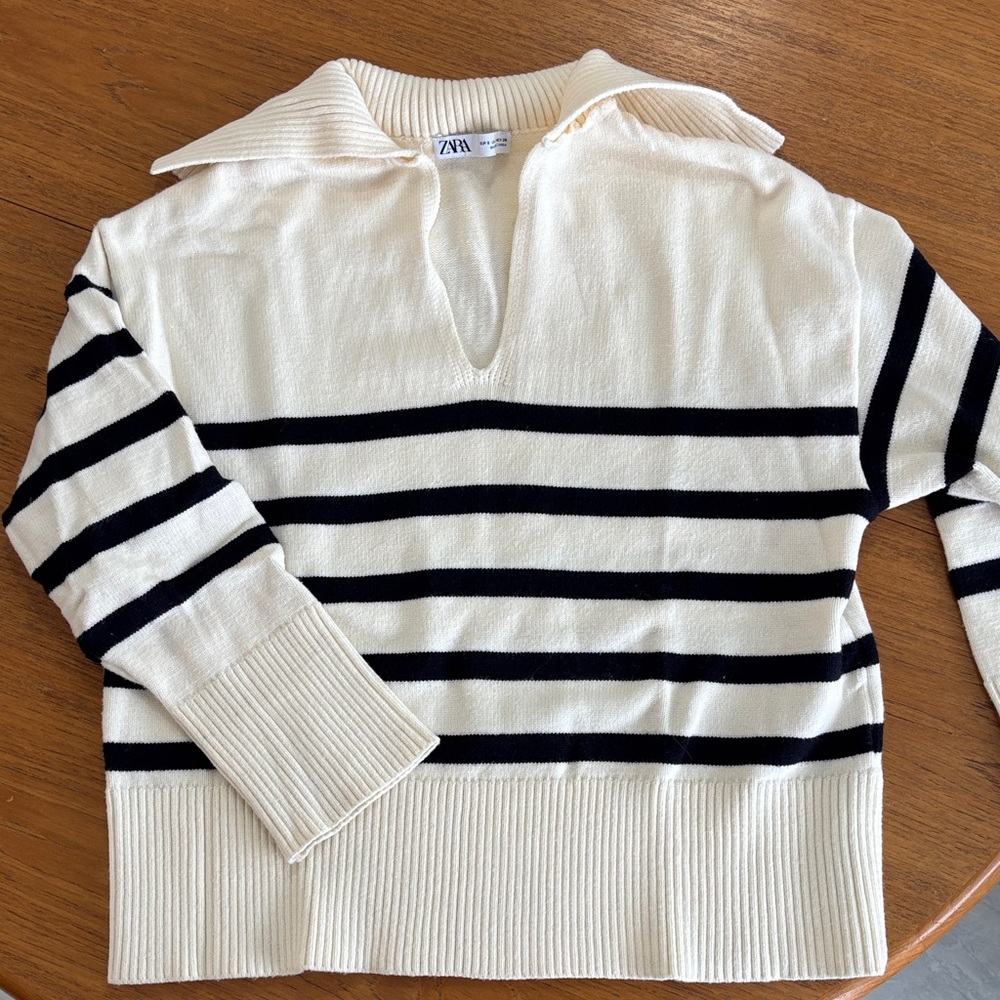 Zara Women's V-Neck Cream and Navy Striped Sweater